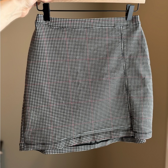 Hollister Houndstooth Ultra High Waisted A-Line Mini Skirt - Picture 2 of 7
